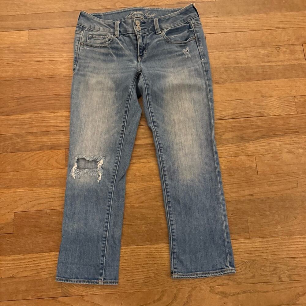 American Eagle light wash low rise straight distressed cropped jeans sz 4
b26